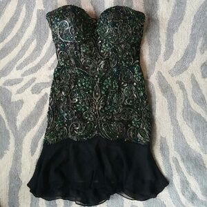 Elegant Black and Green Strapless Dress
